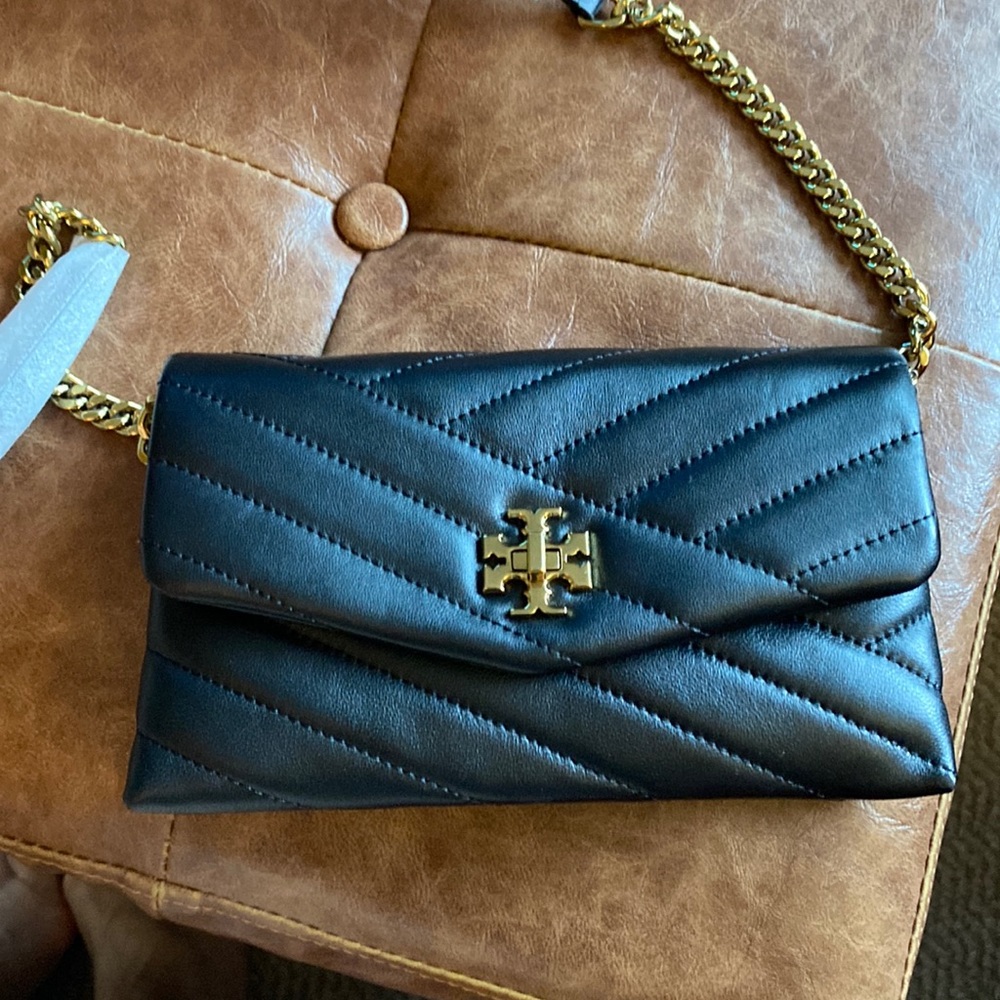 Final sale NWT-Black Tory Burch Kira leather chevron crossbody bag